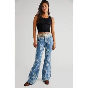 NEW Sz 26 2 Women Free People Naomi Printed Flare High Rise Blue Jeans OB1500259